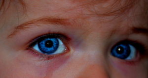 Příběhy z regresní terapie: Pochopení malého chlapce